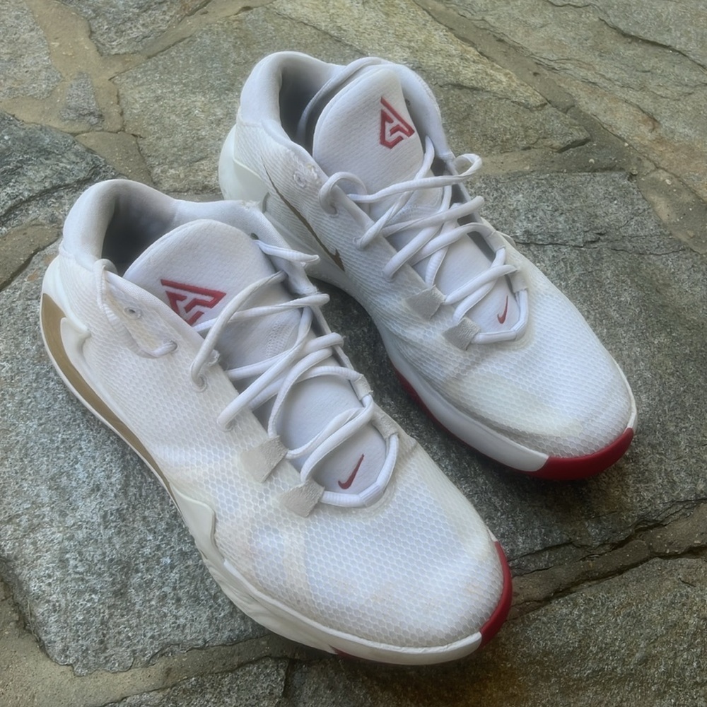 Nike Zoom Freak 1 'Roses' White Basketball Sneakers Men's Size 11